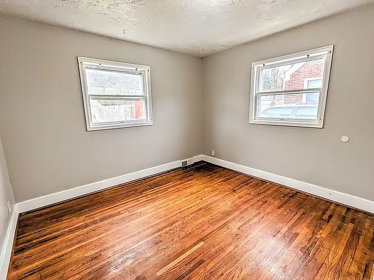 3421 Martin Ave — Photo 7