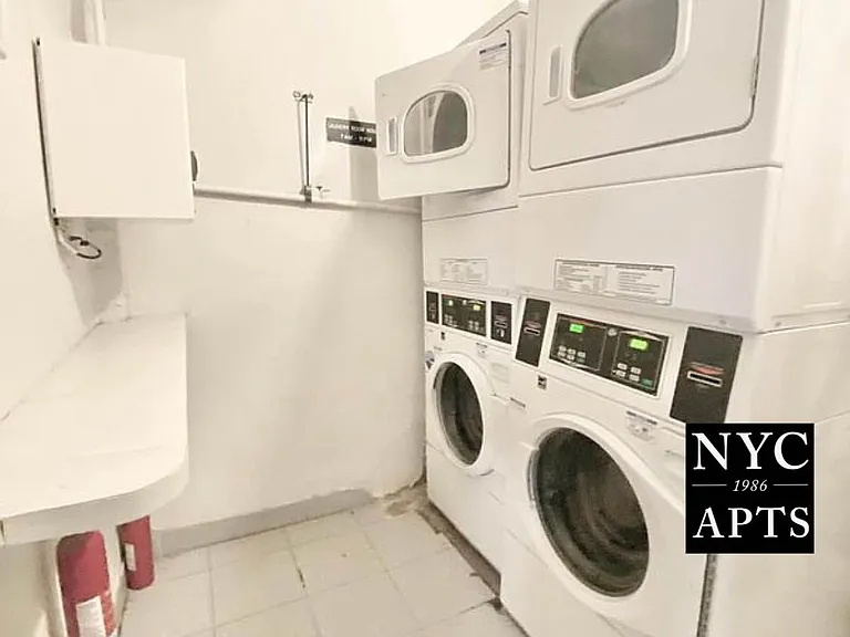 424 W 57th St #1D — Photo 8
