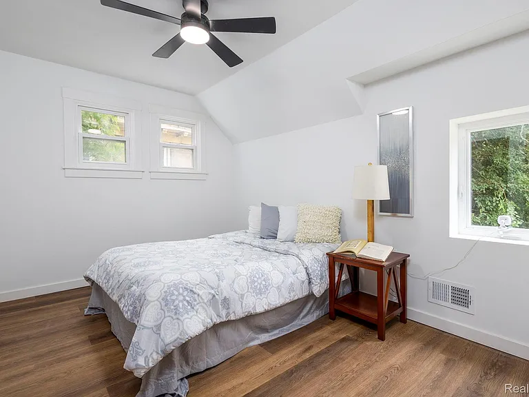 2744 Lawrence St — Photo 19