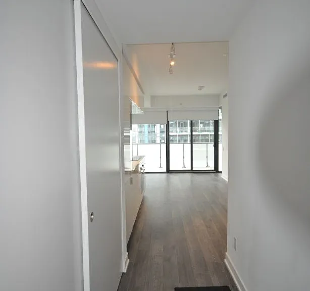 185 Roehampton Ave #2011 — Photo 2