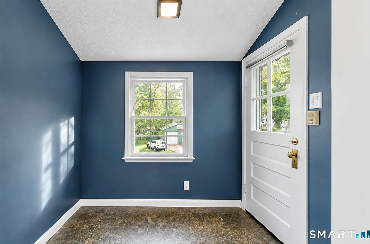 2 bed, 1.0 bath, 2069 sqft, $2,600 — Photo 4