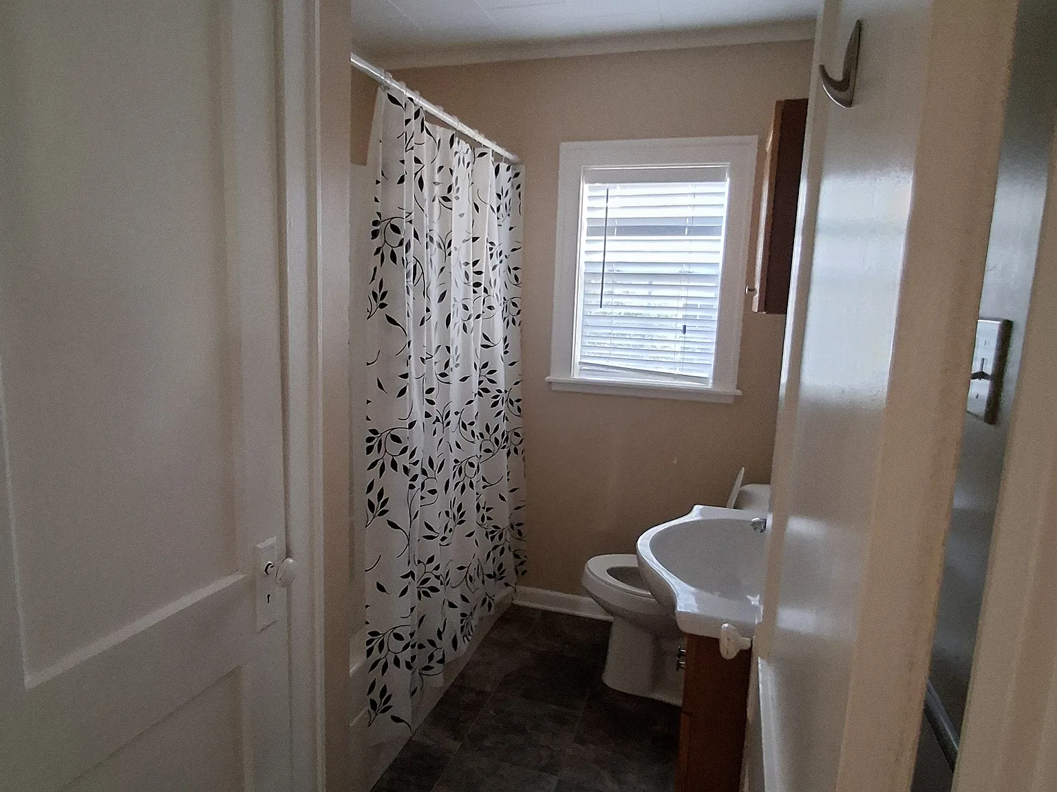 3 bed, 1270 sqft, $950 — Photo 3