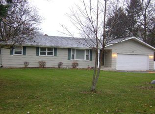 804 Log Cabin Dr, Union Grove, WI 53182