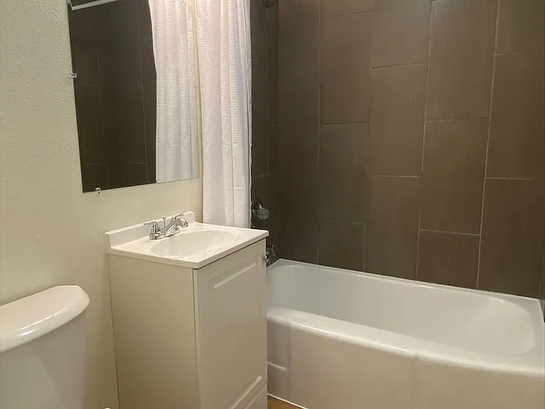 214-285 Cypress 254 256 Colorado — Photo 15