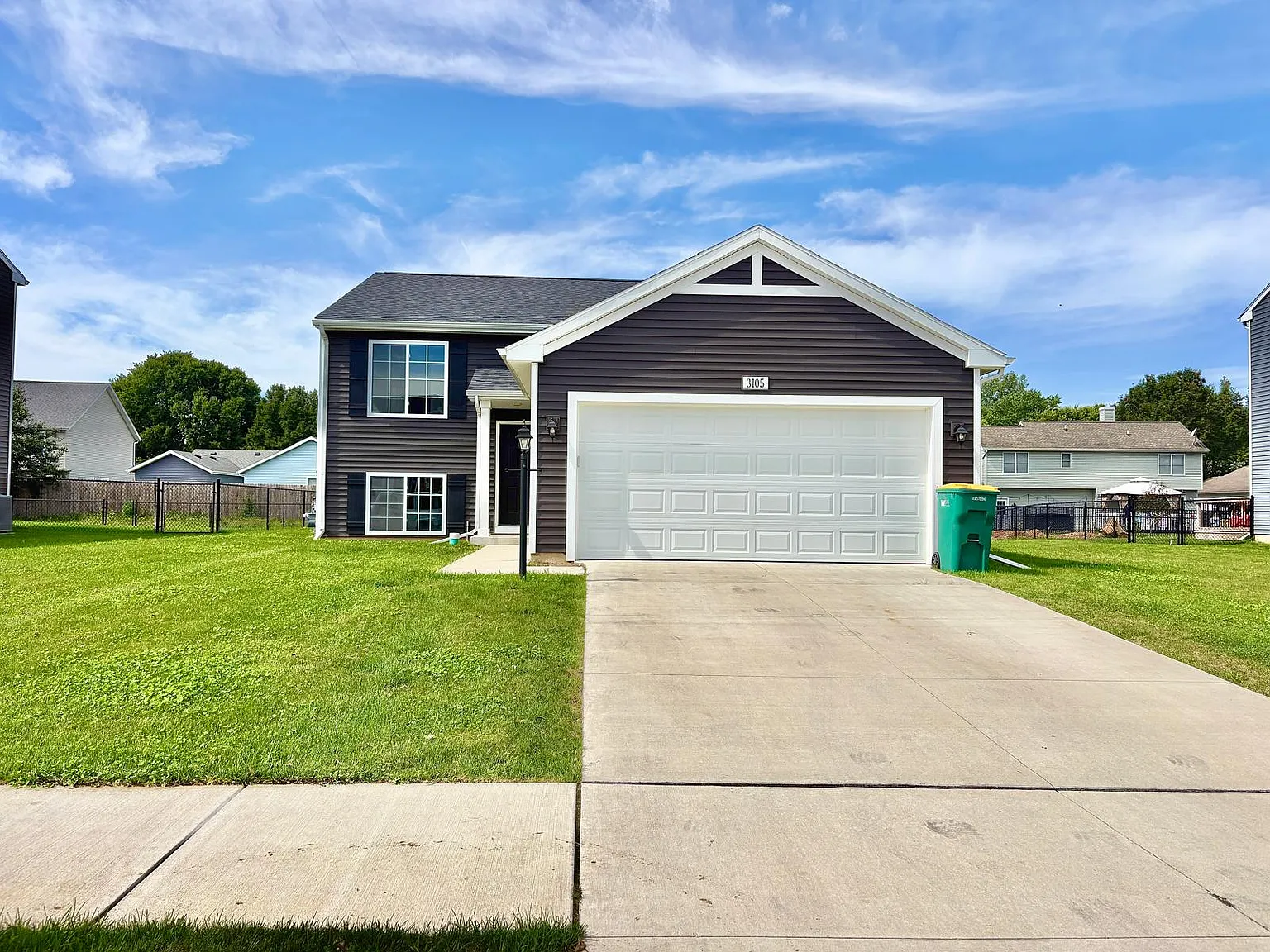 4 bed, 2072 sqft, $2,800 — Photo 1