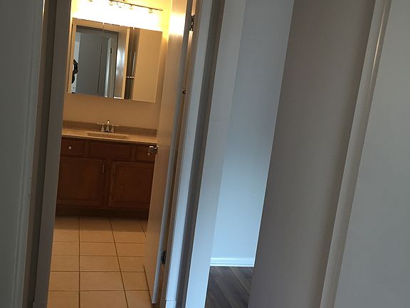 4th image of 10332 Parkside Ave APT 6