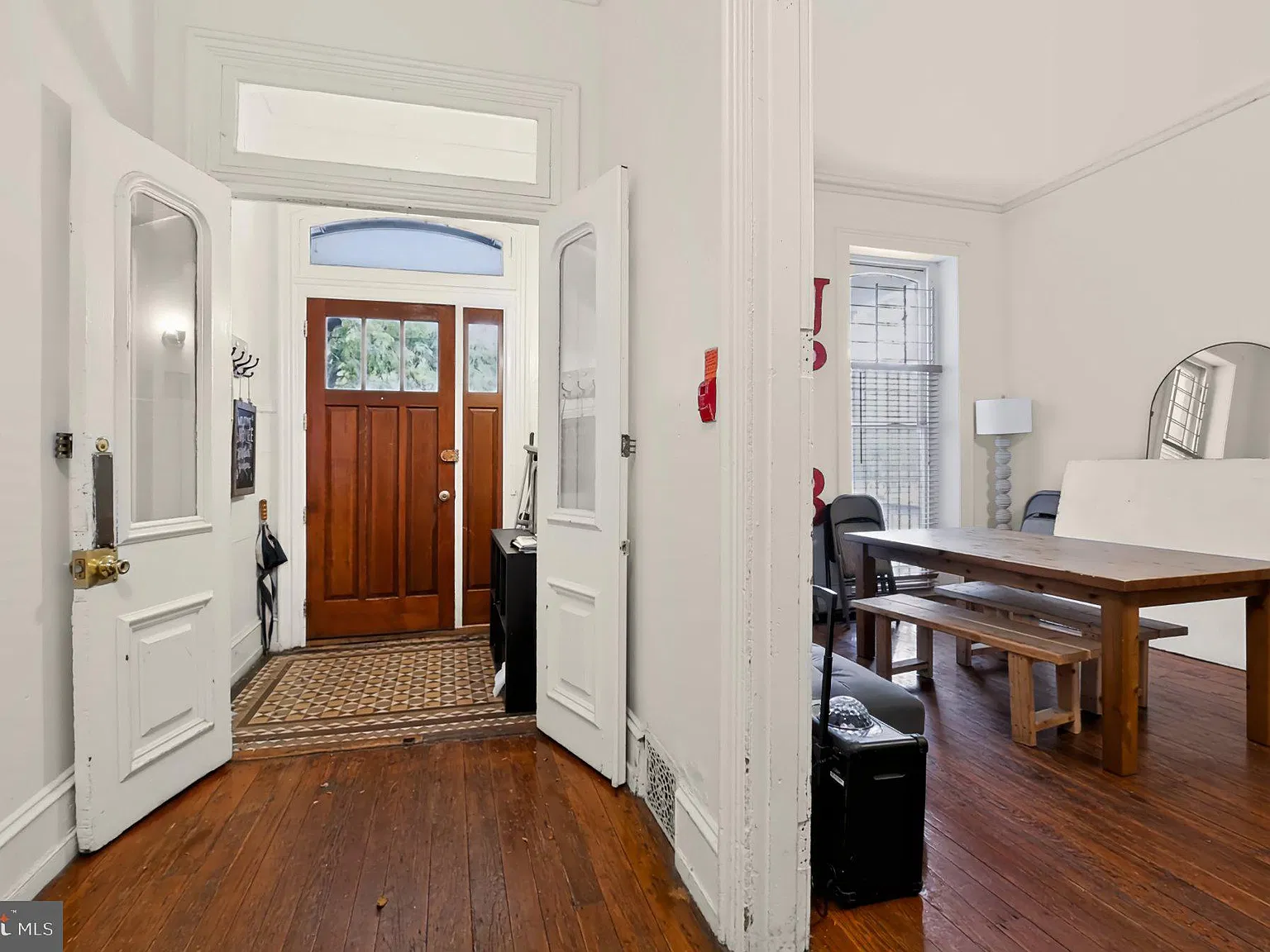6 bed, 2.0 bath, 2175 sqft, $5,800 — Photo 3
