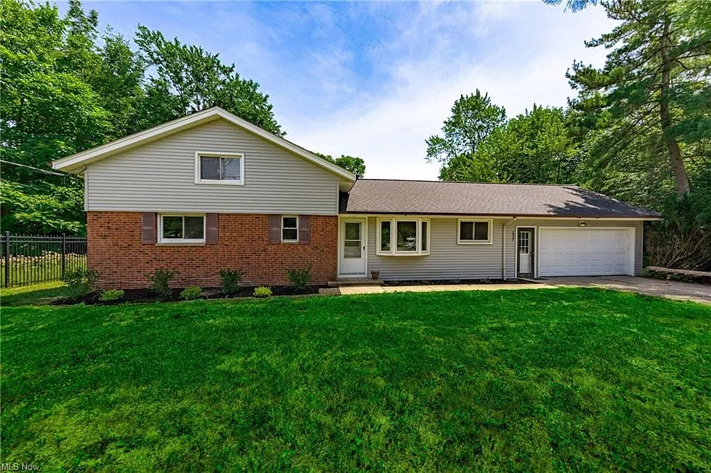 2527 Richmond Rd photo 1