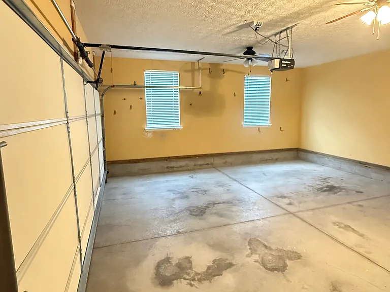1303 Bostwick Ln — Photo 11