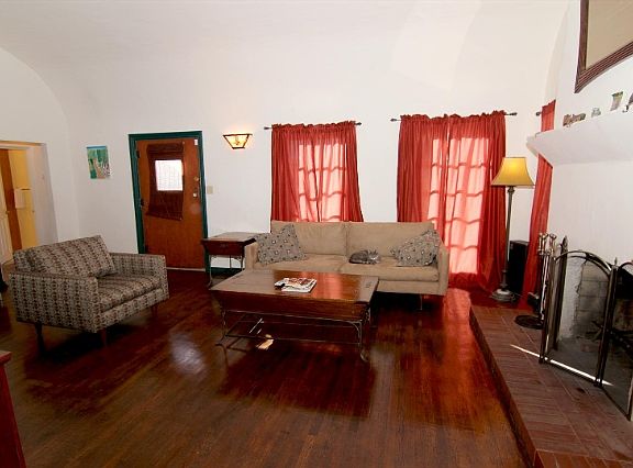 5th image of 922 E Olive Ave