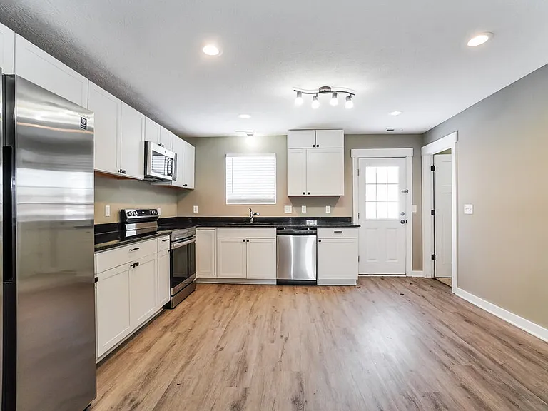 4902 Dickens Dr — Photo 8
