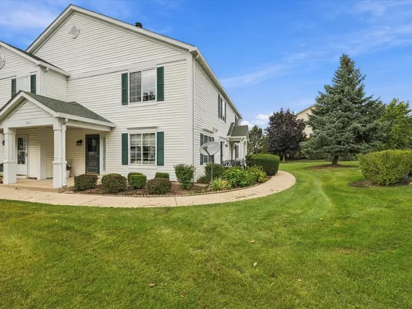 689 Fieldcrest Dr Unit B, South Elgin, IL 60177