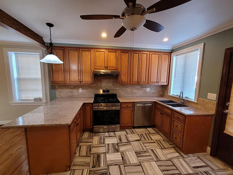 333 Folcroft St — Photo 4