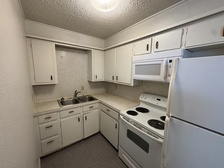 5909 East Fm #40-1 — Photo 4
