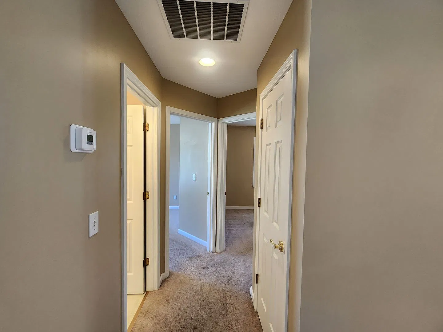 3 Bedroom On Cul-de-sac, East Side Location — Photo 3