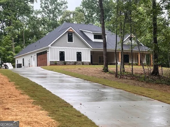 214 Signing Tree Trl, Clarkesville, GA 30523