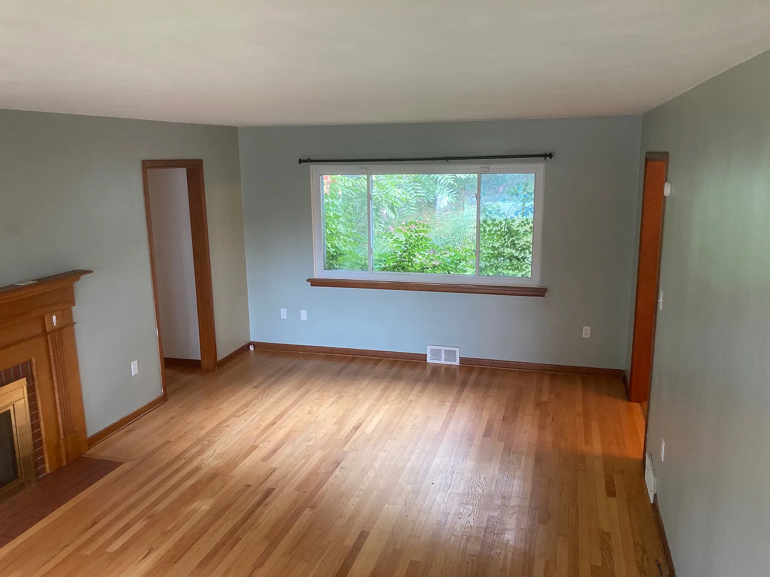 3 bed, 1344 sqft, $2,350 — Photo 4