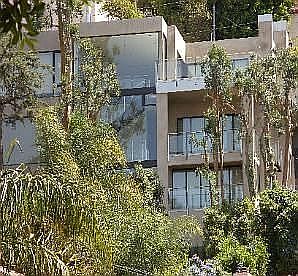 Three Floors Seamless Glass 