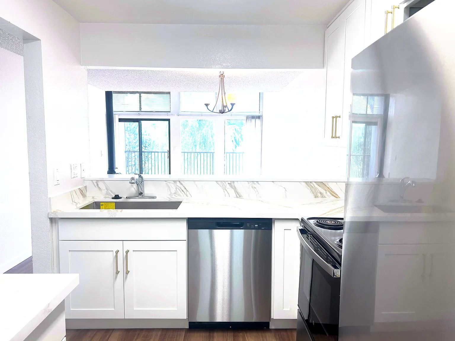 2 bed, 1.5 bath, 1048 sqft, $3,000 — Photo 3