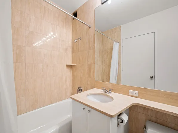 200 Riverside Boulevard image 18 of 29