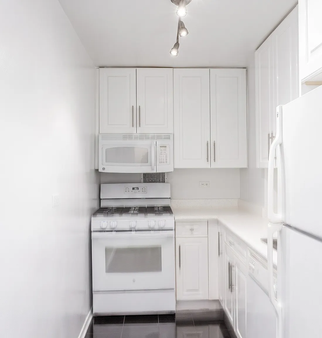 888 Eighth Avenue — Photo 3
