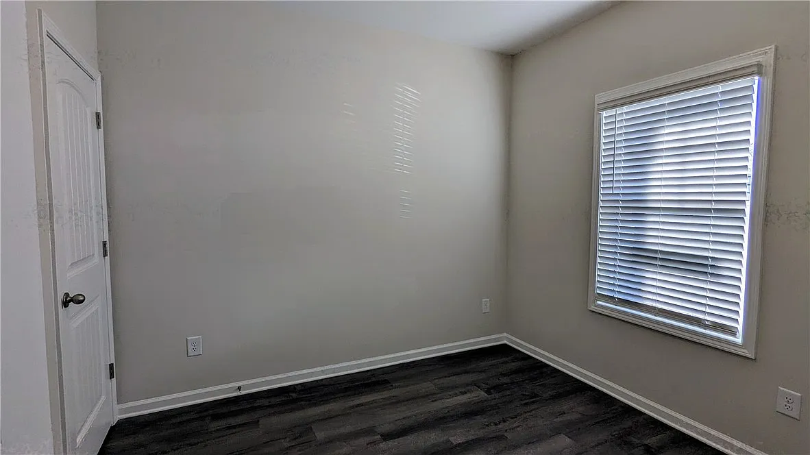 5 bed, 3.0 bath, $2,500 — Photo 3