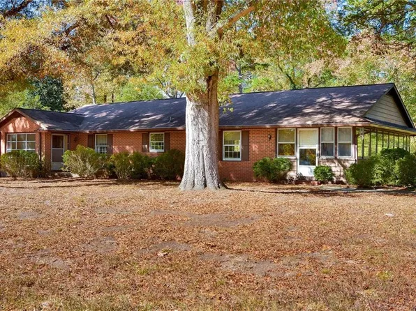 1706 Windsor Dr, High Point, NC 27262