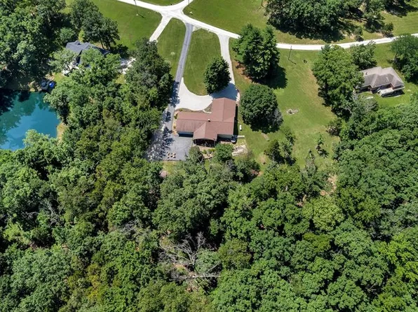 8 Oakwood Est, Wright City, MO 63390