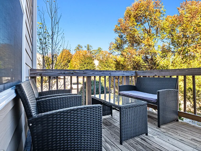 668 Providence Pl SW — Photo 2