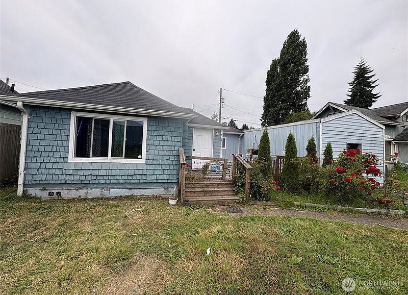 2nd image of 2615 Bay Avenue