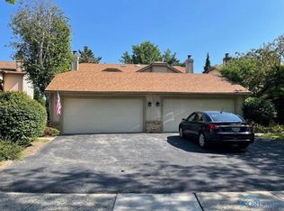 1076 Valley Grove Dr, Maumee, OH 43537