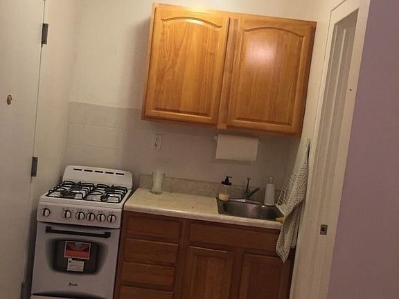 2nd image of 346 W 84th St #2