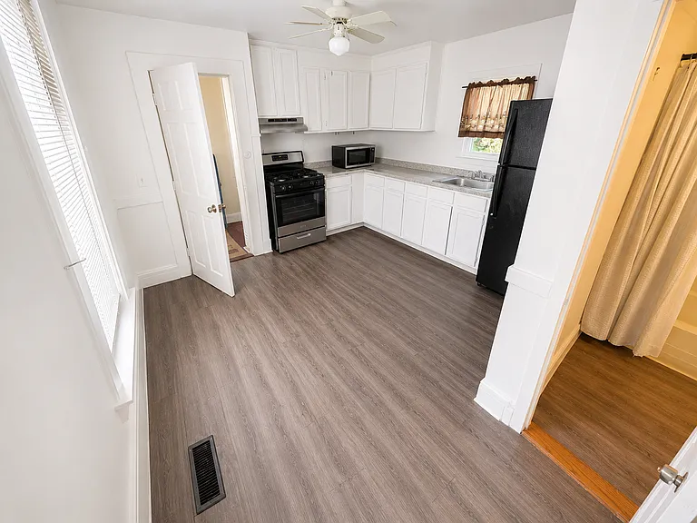 380 Chatham St #1 — Photo 6