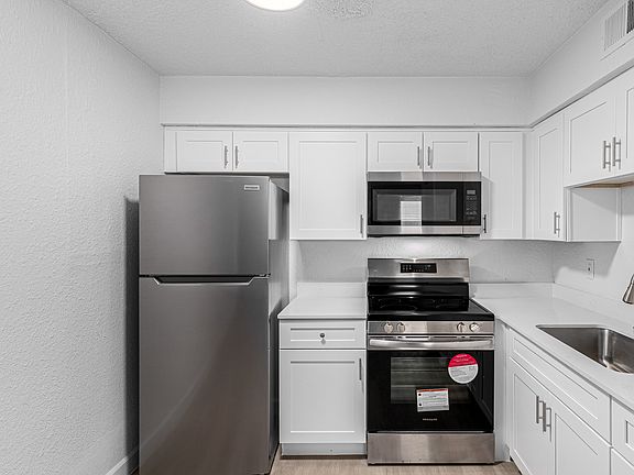 2nd image of 2615 E Greenway Rd APT 1