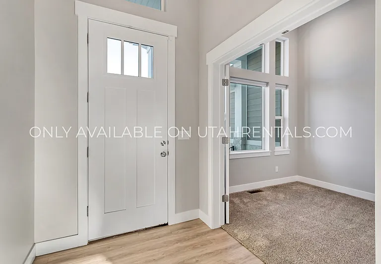 693 Spruce Way — Photo 2