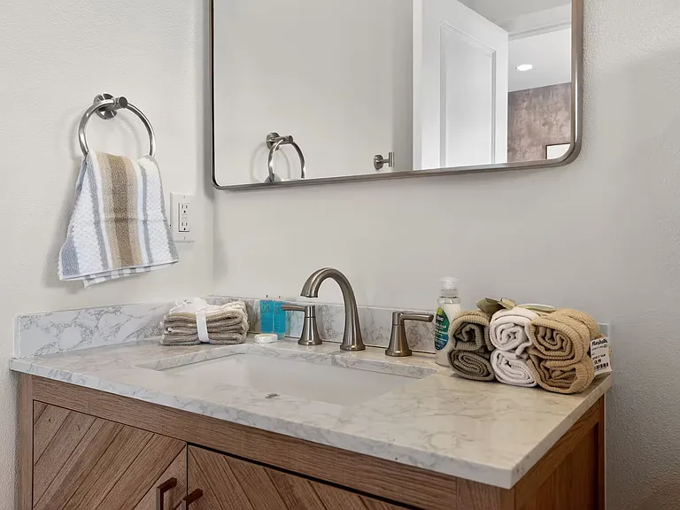 210 E Columbus Dr #B — Photo 29