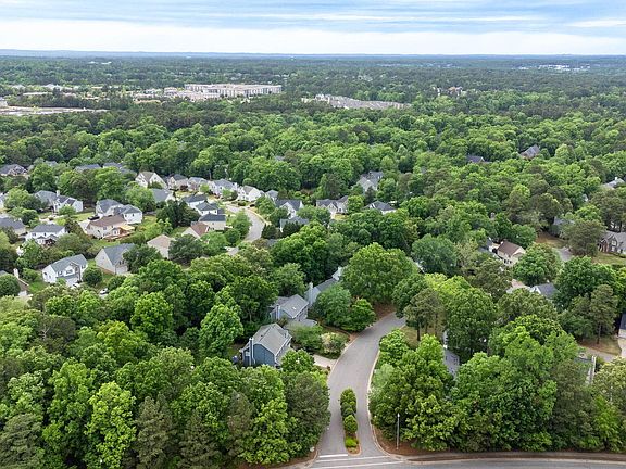 3rd image of 100 Arlington Rdg