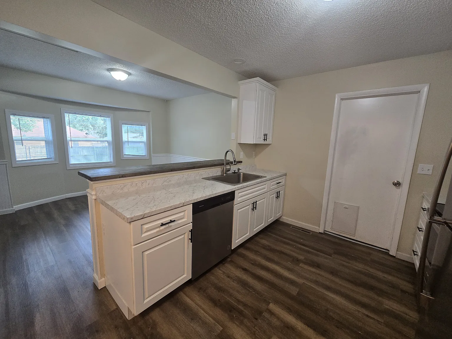 4050 S Western — Photo 4
