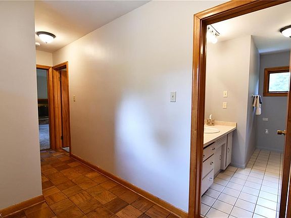 4th image of 46 Winthrop Dr