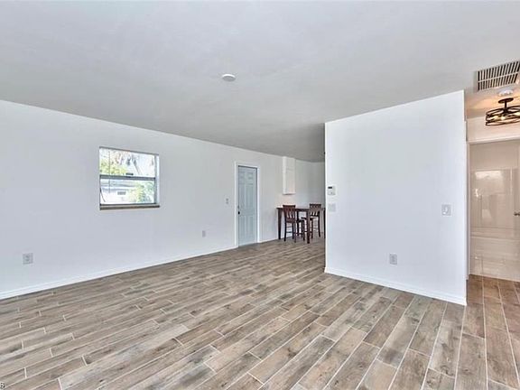 5th image of 11607 McKenna Ave