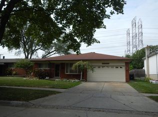 28251 Newport Dr, Warren, MI 48088