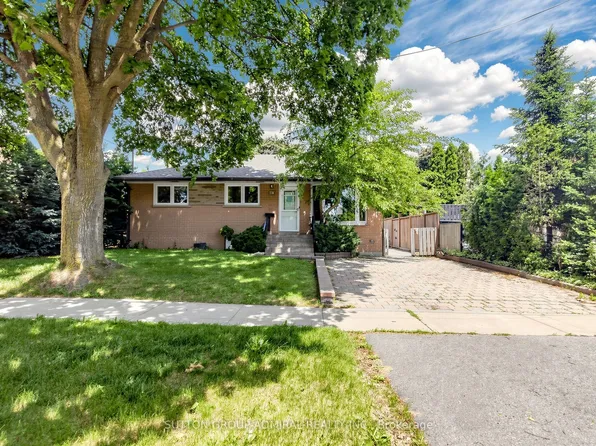 34 Paragon Rd, Toronto, ON M9R 1J8