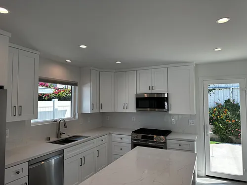 2065 Edinburg Ave Photo 1