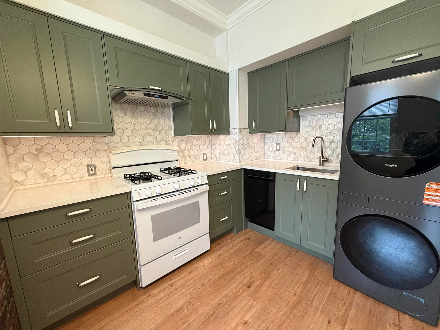 3 bed, 1.0 bath, $3,000 — Photo 3