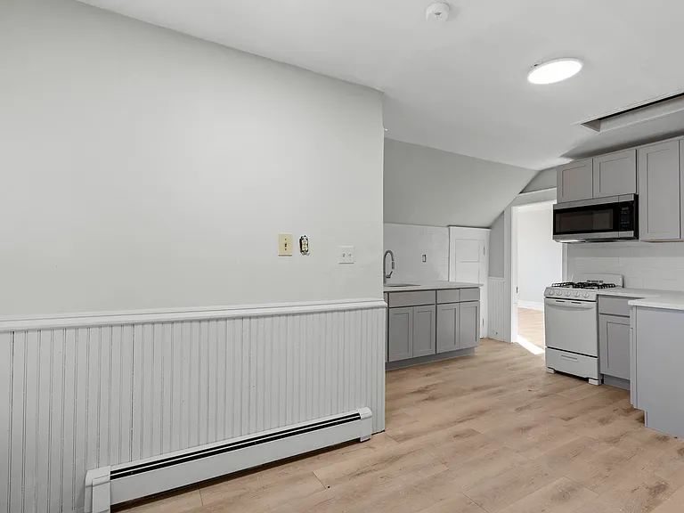 50 Hillside Pl — Photo 8