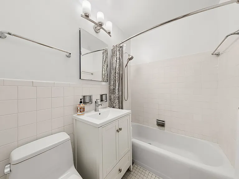 330 E 33rd St #11K — Photo 5