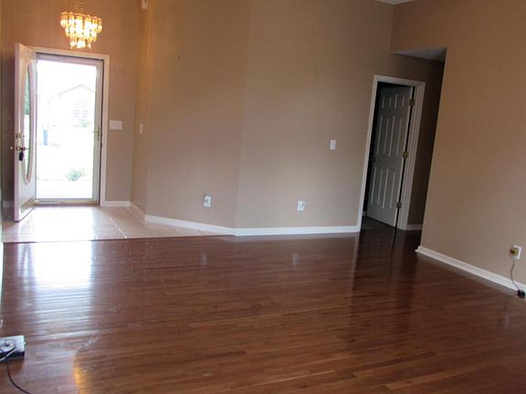 4th image of 305 Sunday Silence Dr