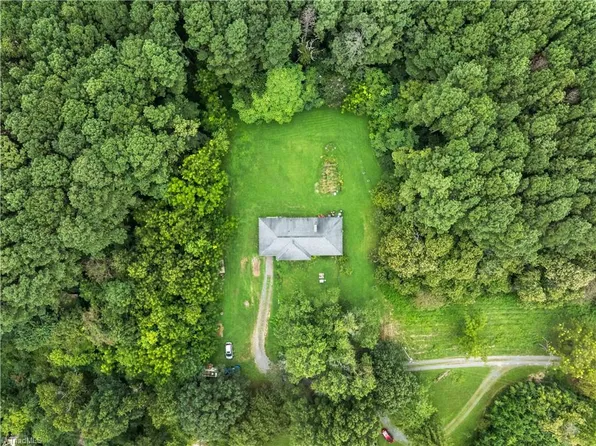 1028 Eagle Dr, Boonville, NC 27011