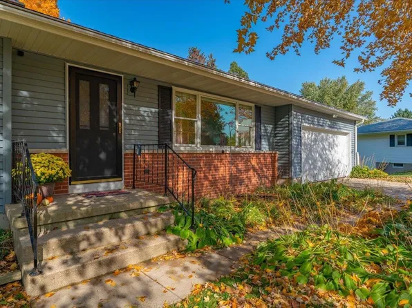 458 Blankenheim Lane, Sun Prairie, WI 53590