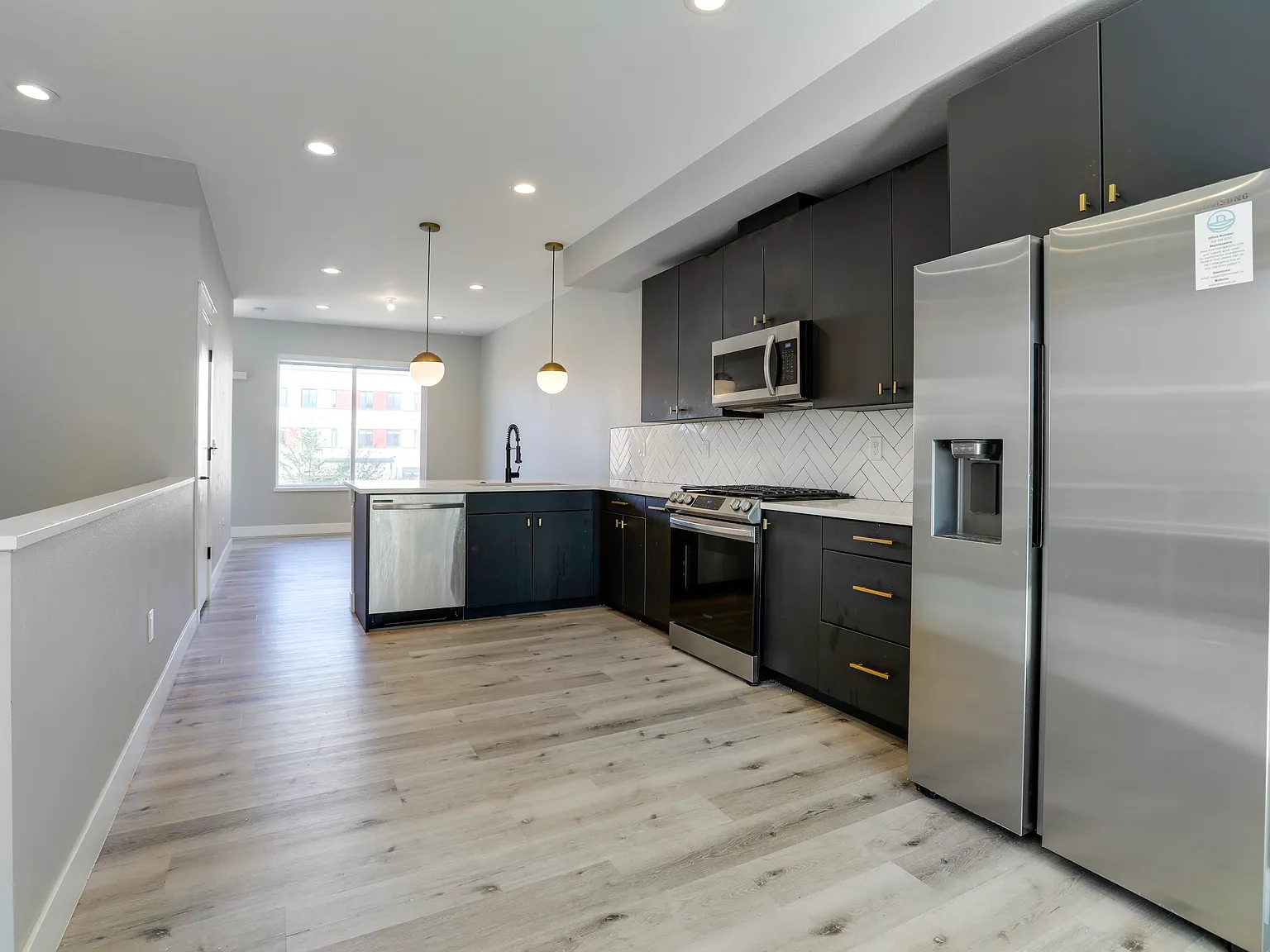 3 bed, 1504 sqft, $3,175 — Photo 2
